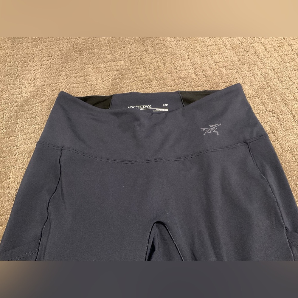 Arc’teryx navy blue leggings Size S